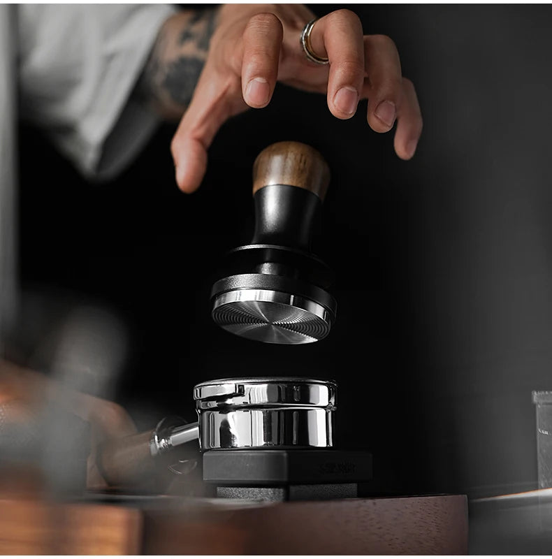 MHW-3BOMBER Tamper de Café 30lbs - Base Ondulada, Presión Constante, Tamper para Espresso con 3 Resortes, Herramienta para Baristas en Casa